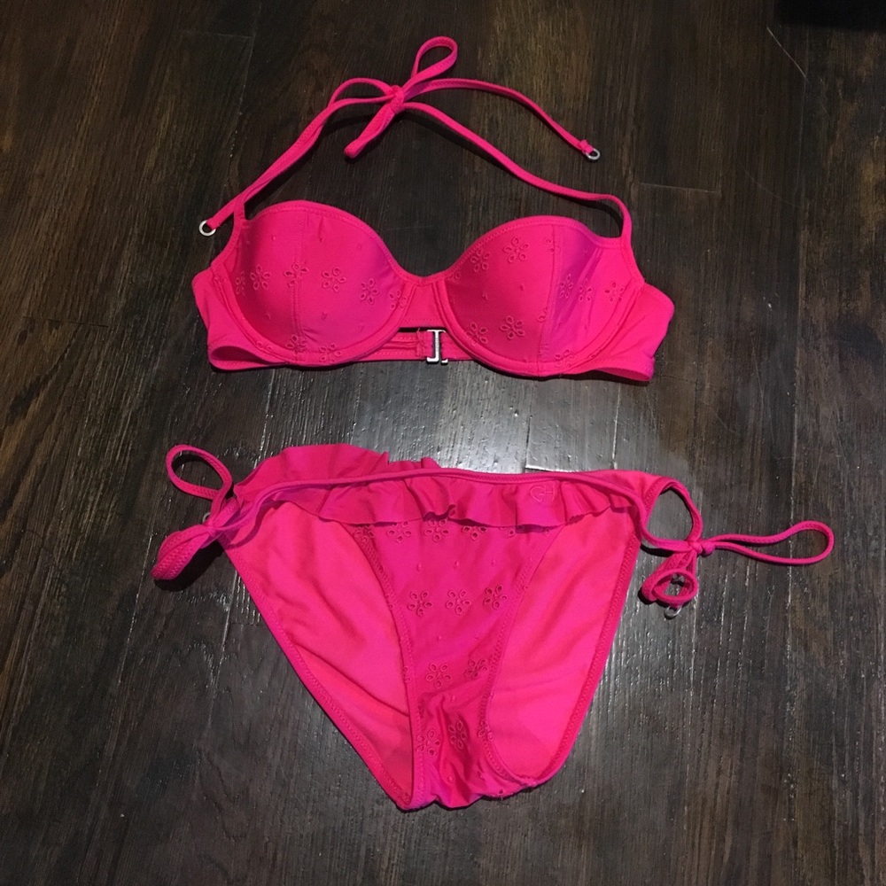 🌸Gilly Hicks Crochet Ruffle Bikini🌸